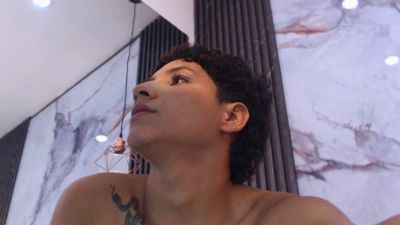 LuiisP18 live cam on Cam4