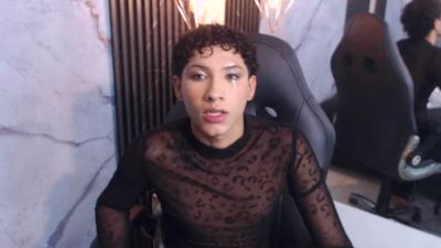 LuiisP18 live cam on Cam4