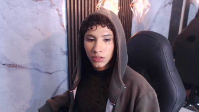LuiisP18 live cam on Cam4