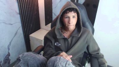 LuiisP18 live cam on Cam4