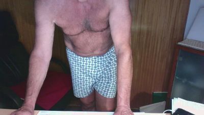 Luis18444 live cam on Cam4