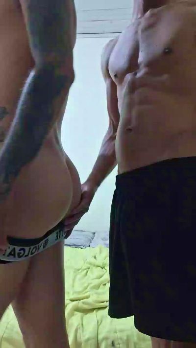 Luis22cemt live cam on Cam4