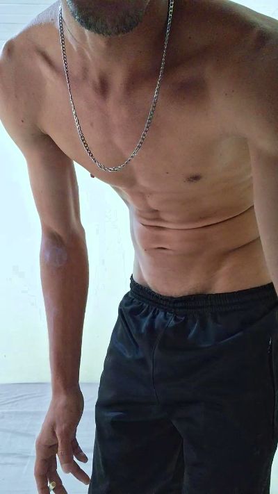 Luis22cemt live cam on Cam4