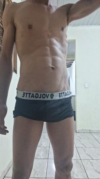 Luis22cemt live cam on Cam4