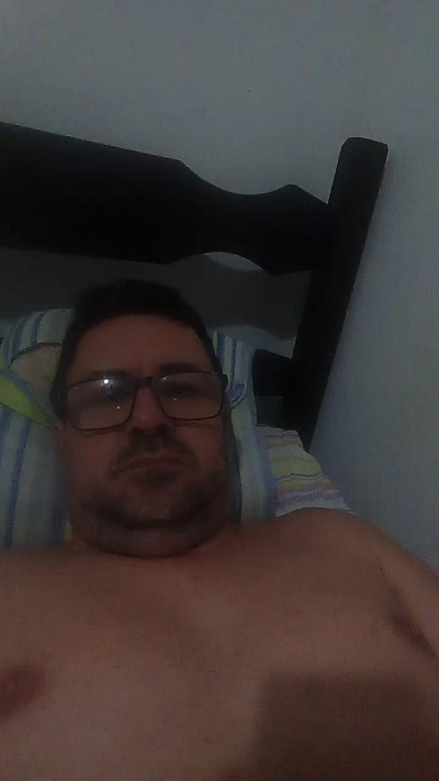 Luis8164899 live cam on Cam4