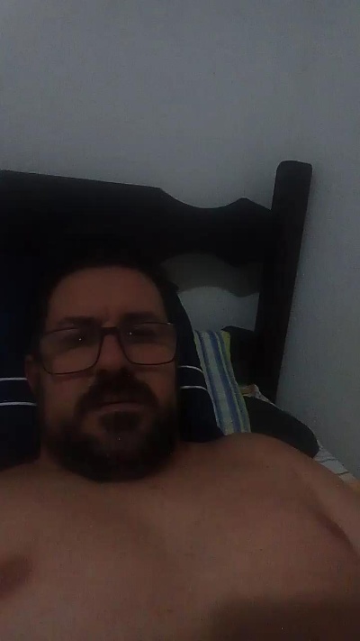 Luis8164899 live cam on Cam4