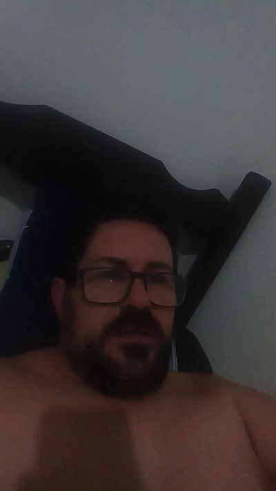 Luis8164899 live cam on Cam4
