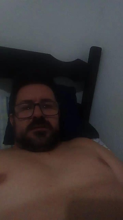 Luis8164899 live cam on Cam4