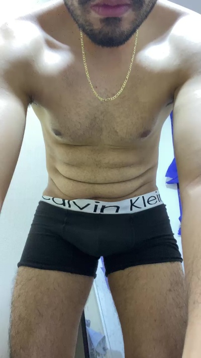 Luisfer98 live cam on Cam4