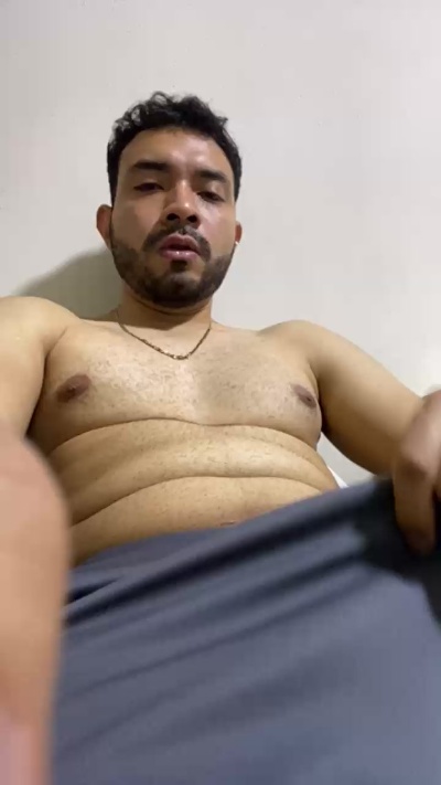 Luisfer98 live cam on Cam4
