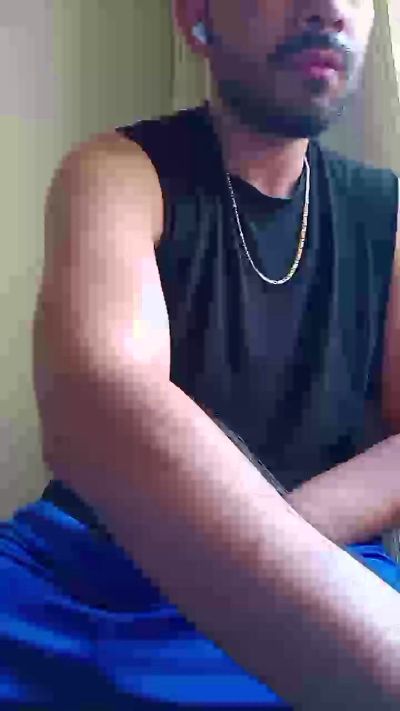 Luisfer98 live cam on Cam4