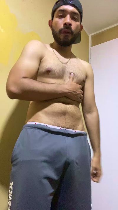 Luisfer98 live cam on Cam4