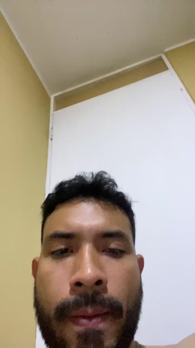 Luisfer98 live cam on Cam4