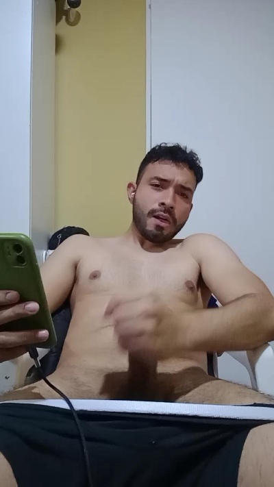 Luisfer98 live cam on Cam4