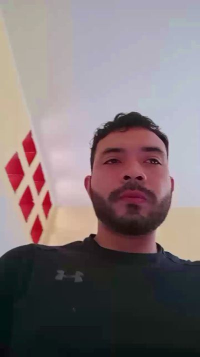 Luisfer98 live cam on Cam4