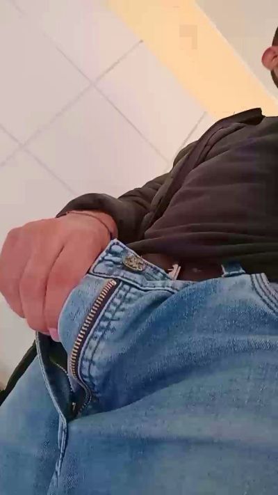 Luisfer98 live cam on Cam4