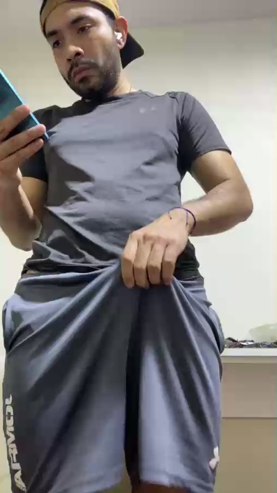 Luisfer98 live cam on Cam4