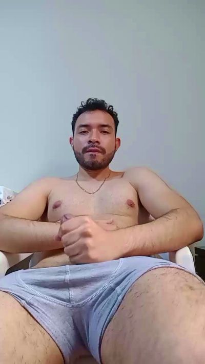 Luisfer98 live cam on Cam4