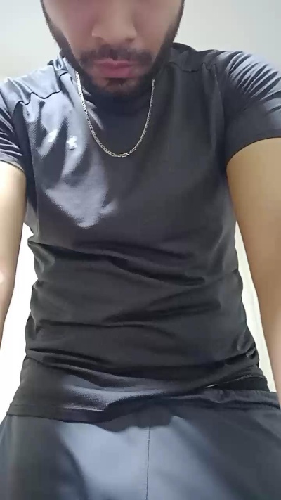 Luisfer98 live cam on Cam4