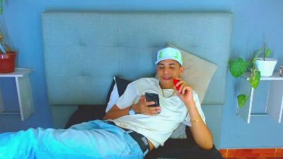 Lukas_Caballero live cam on Cam4