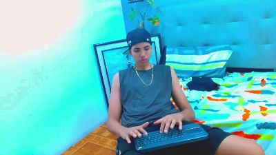 Lukas_Caballero live cam on Cam4