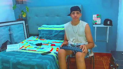 Lukas_Caballero live cam on Cam4