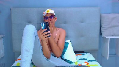 Lukas_Caballero live cam on Cam4