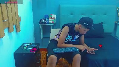 Lukas_Caballero live cam on Cam4