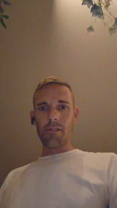 Lukie073 live cam on Cam4