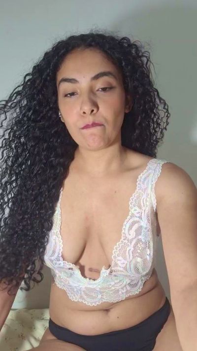 Luna1611 live cam on Cam4