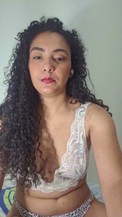 Luna1611 live cam on Cam4