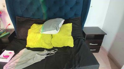 LunaBloom live cam on Cam4