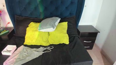 LunaBloom live cam on Cam4