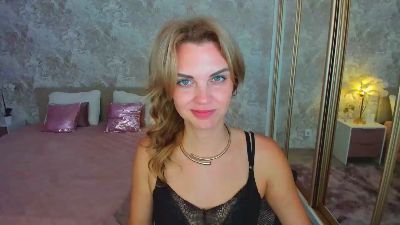 LunaFlinn live cam on Cam4