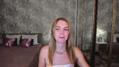LunaFlinn live cam on Cam4