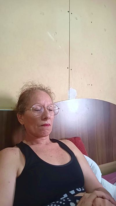 LunaRougeX live cam on Cam4