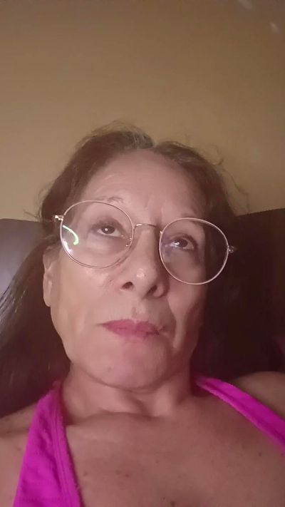 LunaRougeX live cam on Cam4