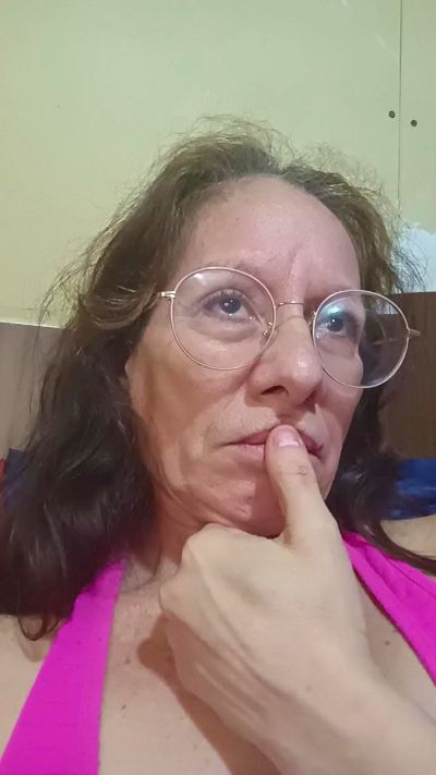 LunaRougeX live cam on Cam4