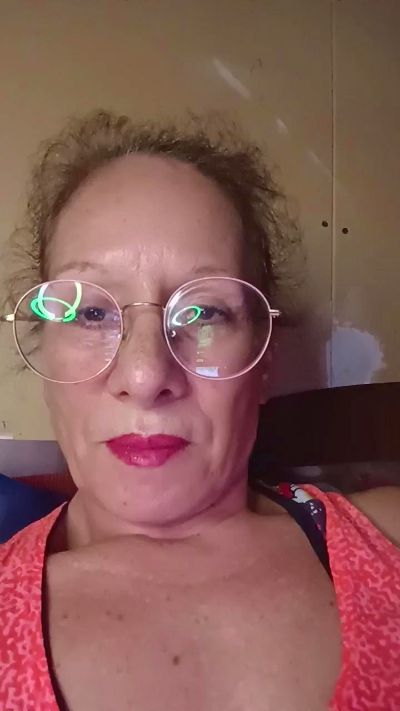 LunaRougeX live cam on Cam4