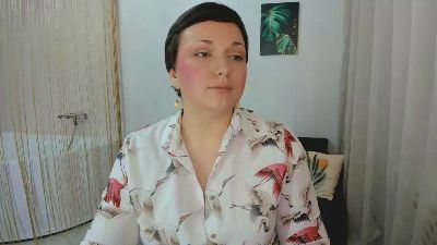 LunaValmone live cam on Cam4