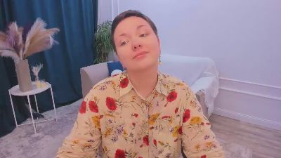 LunaValmone live cam on Cam4