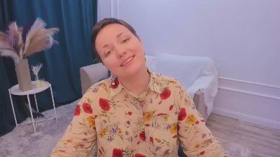 LunaValmone live cam on Cam4