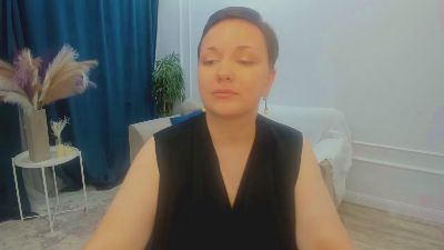 LunaValmone live cam on Cam4
