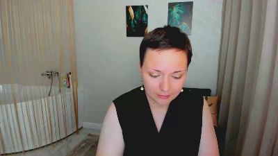 LunaValmone live cam on Cam4