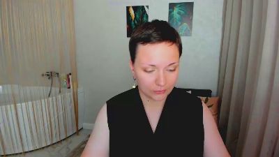 LunaValmone live cam on Cam4