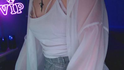 Luna_Cherry live cam on Cam4