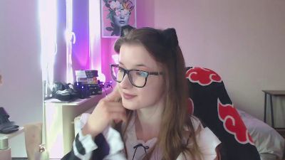 Luna_Cherry live cam on Cam4