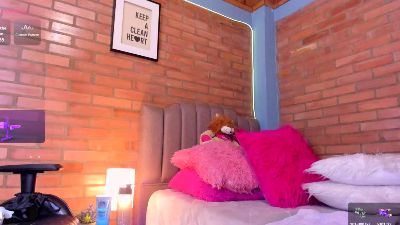 Luna_valmontt live cam on Cam4