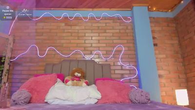 Luna_valmontt live cam on Cam4