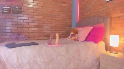 Luna_valmontt live cam on Cam4